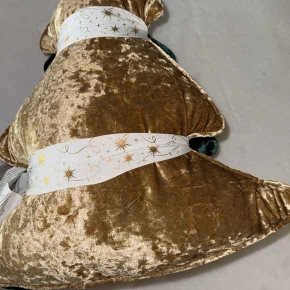 Cynthia Rowley Set of Three velvet Christmas tree Pillows 🎄🎄🎄 - Picture 4 of 8